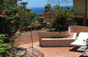 Отель CASA DORA With Garden,Sea View + Parking  Таормина